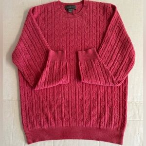 100% Cashmere Oumo Bravo dark pink cable knit crew neck sweater in .Size L